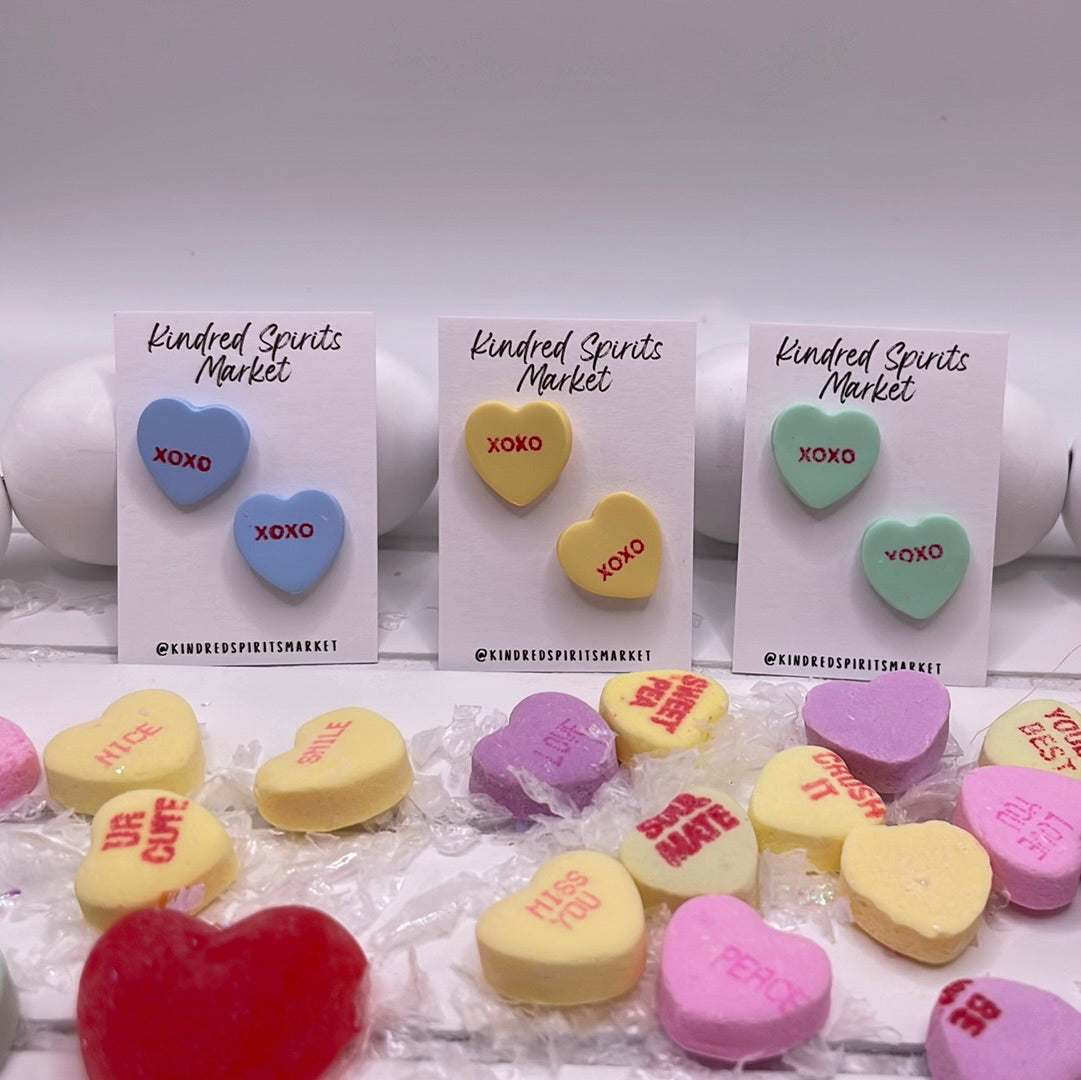 # 1114 XOXO Conversation Heart studs