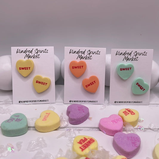 # 1121 Sweet conversation heart studs