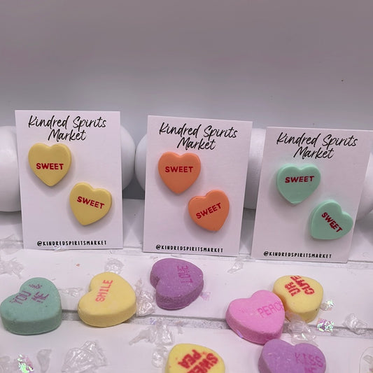 # 1121 Sweet conversation heart studs